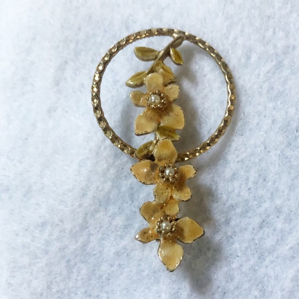 Vintage VTG Flower Cluster Brooch Floral Retro Pin Gold tone